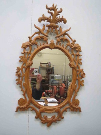 2191 -  Zrcadlo rokoko styl z mekkeho dreva  82 x 45 cm  -  2 900 kc